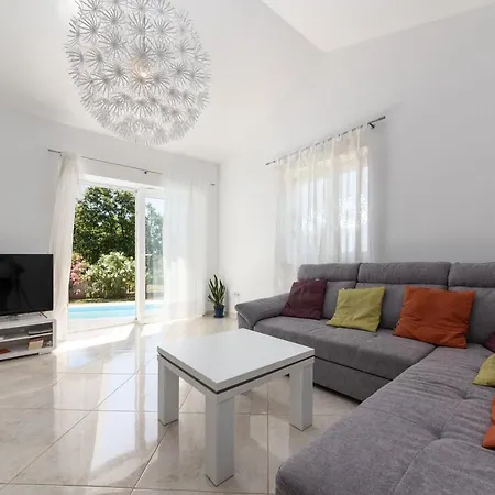 Monika Vikendica Nova Vas (Porec)