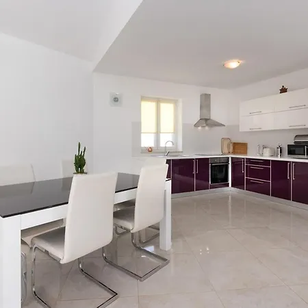 Monika Nova Vas (Porec)