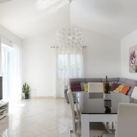 Monika Nova Vas (Porec)