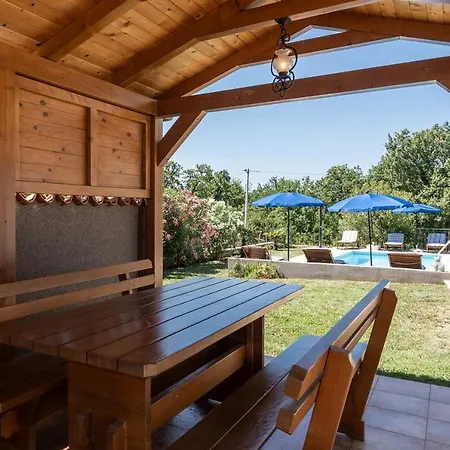 Monika Vikendica Nova Vas (Porec)